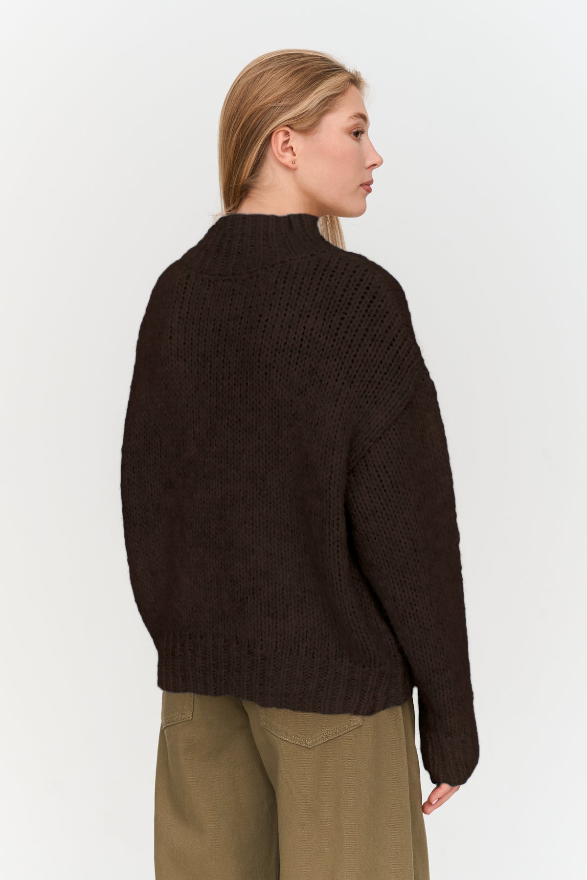 24 Colours Brown Knitted Sweater 02-08