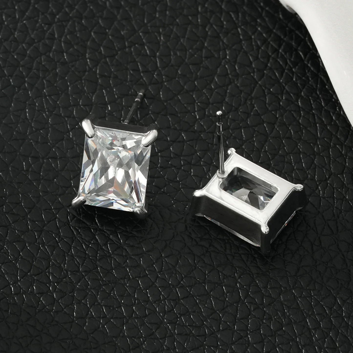 Hackney Attaquas Studs
