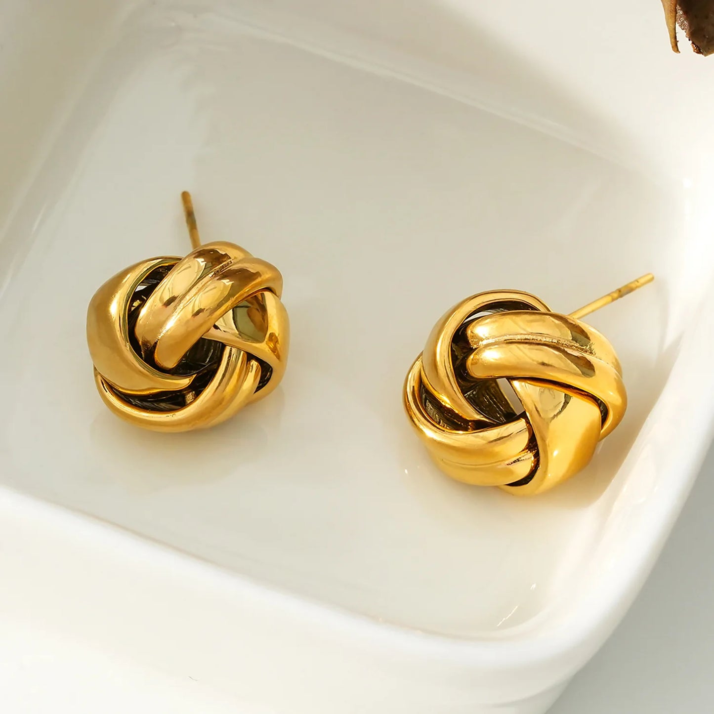 Hackney Nine Jatani Love Knot Gold Earrings